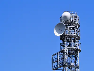 電波塔へアンテナの方向を修正