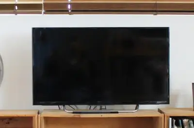 テレビ画面が暗くなったり、線が入ってしまう