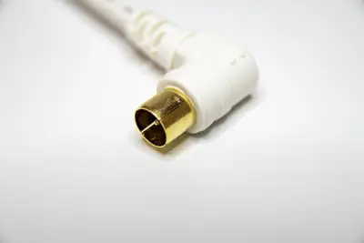 アンテナのケーブルをつなぐのに必要なこと